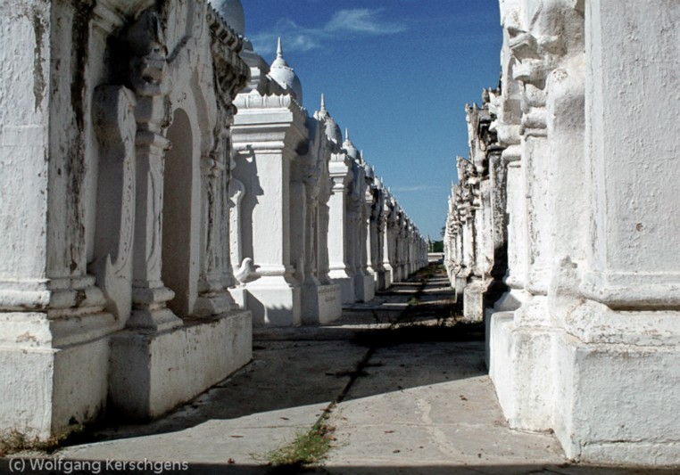1979, Burma, Mandalay Kuthodaw Pagoda