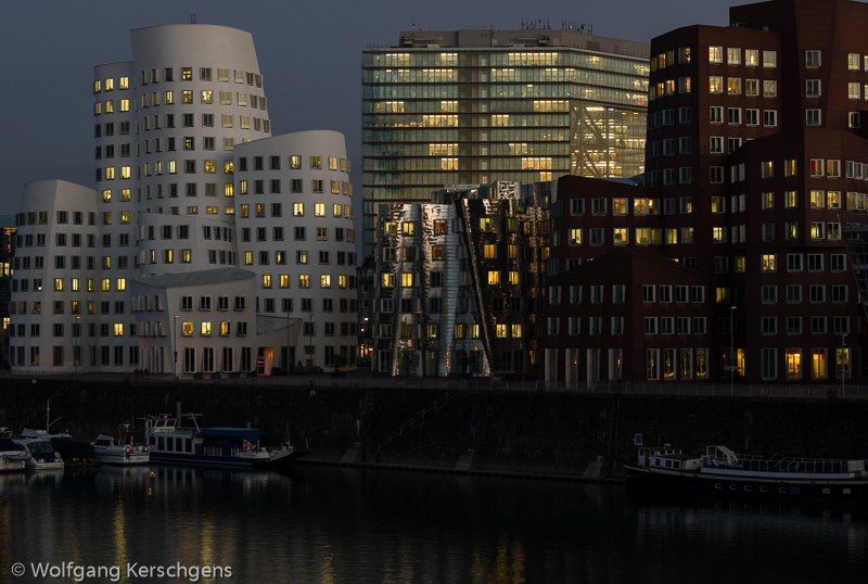 2012, Düsseldorf, Medienhafen, Gehry-Bauten und Staatskanzlei